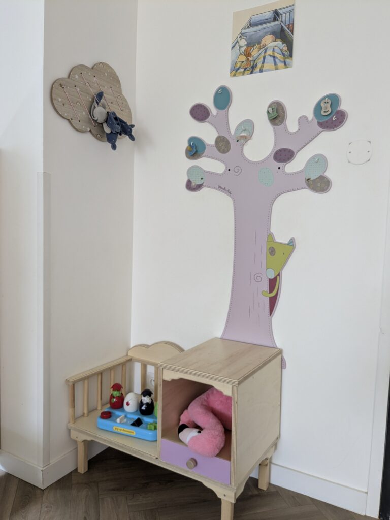 Salle d éveil : arbre à tétine